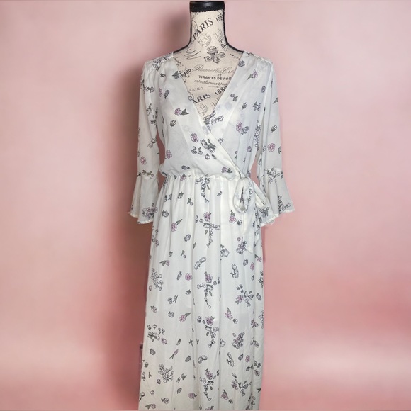 π 4 for$25 White bohemian floral maxi dress. Romantic bohemian. ππΌπΈ - Picture 3 of 12